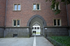 Haupteingang zum Justizzentrum